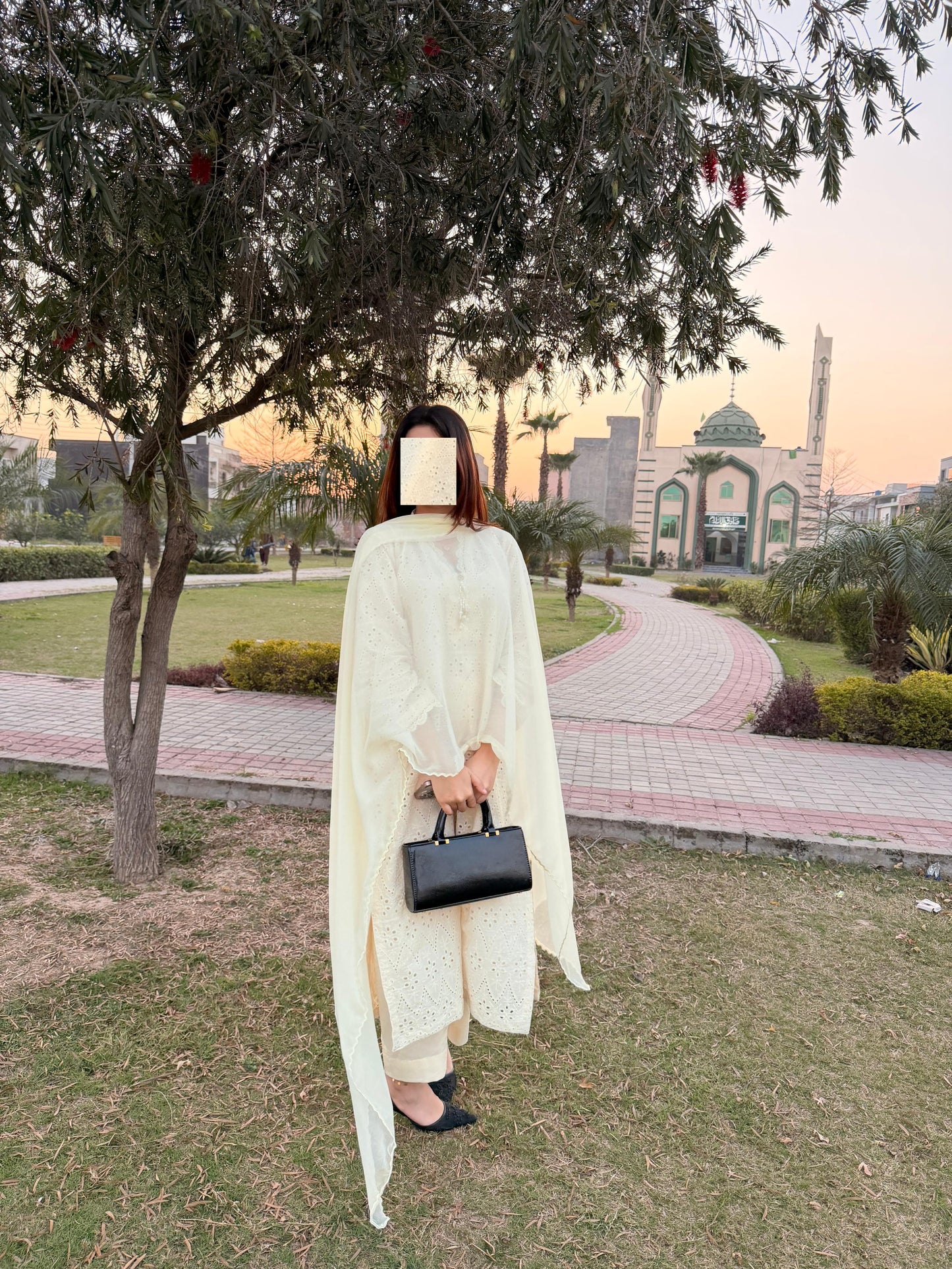 Noor-e-Hayat – Ivory Chikankari 3PC