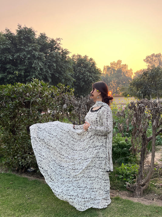 Ivory Whisper – Premium Flowy Floral Maxi Set